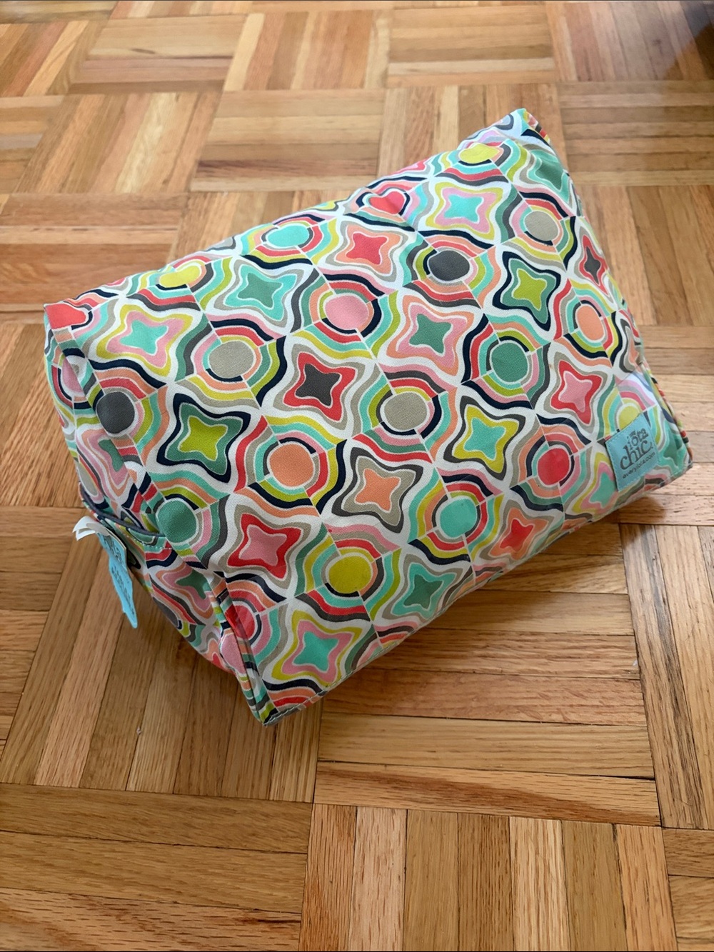 NWT Device Recliner or Pillow Rest - Multicolor Geometric - Clear Strap